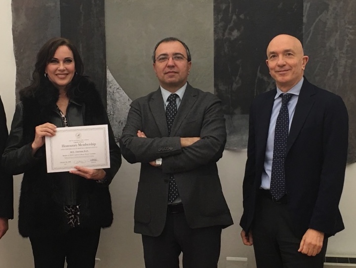 Clarissa Burt riceve la honourary membership OSDIA